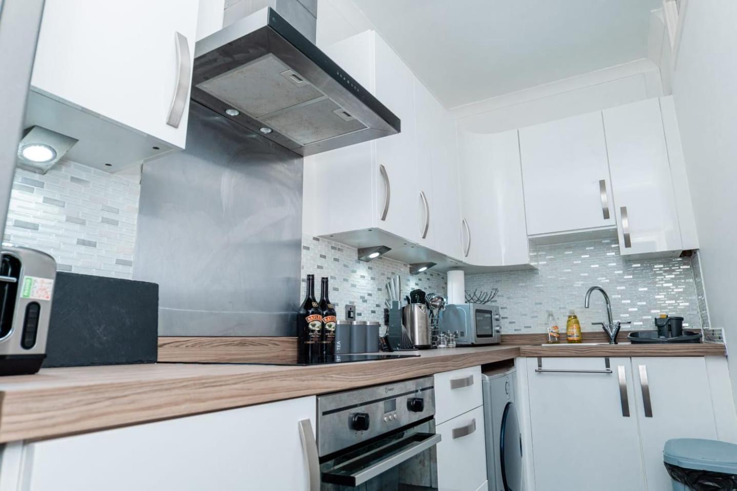 Entire Fabulous 2Bedroom First Floor Flat Located Within Close Proximity To City Centre & University Of Aberdeen With Private Parking Zewnętrze zdjęcie