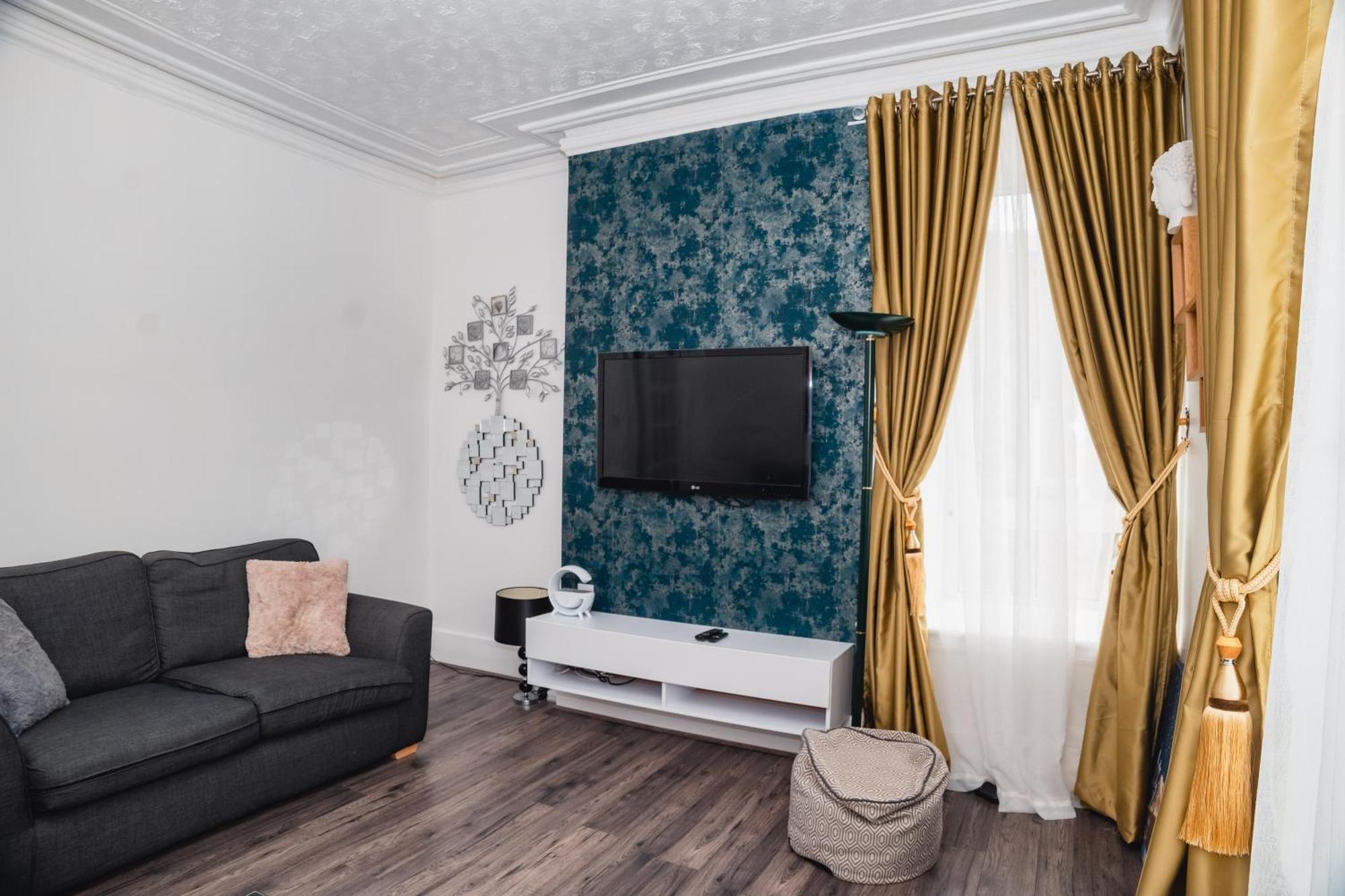 Entire Fabulous 2Bedroom First Floor Flat Located Within Close Proximity To City Centre & University Of Aberdeen With Private Parking Zewnętrze zdjęcie