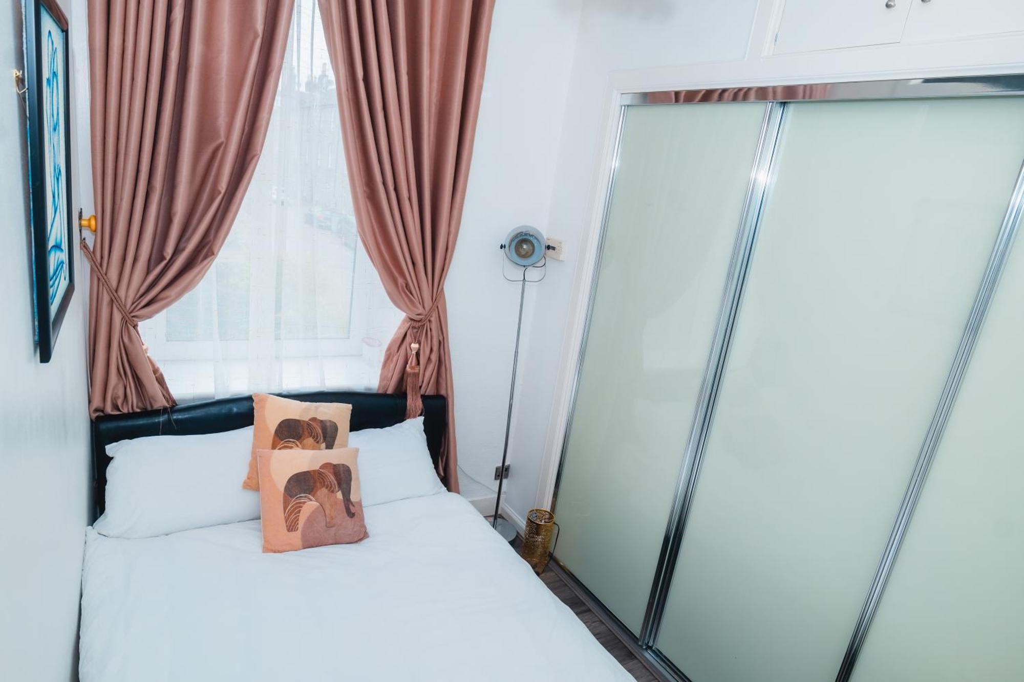 Entire Fabulous 2Bedroom First Floor Flat Located Within Close Proximity To City Centre & University Of Aberdeen With Private Parking Zewnętrze zdjęcie